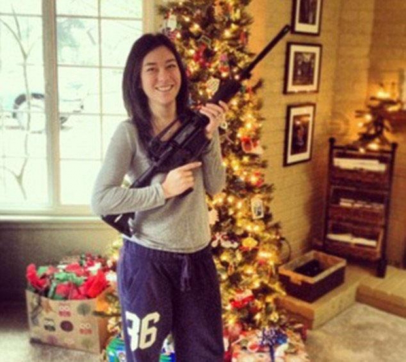 Holy smoke, two guns: Americans wielding guns that "Santa brought for Christmas"