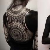 Hombres de negro: el nuevo tatuaje de tendencia en Singapur