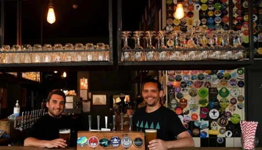 How are the everyday life of two friends-the British, who have isolated themselves in the pub