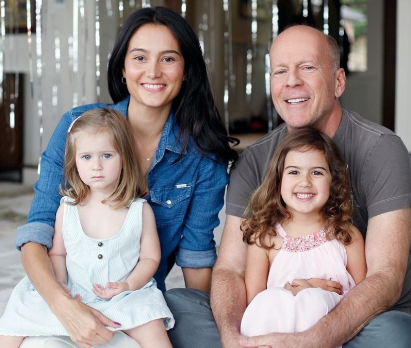 I gave birth to you, I'll cut! Bruce Willis shaved his daughter's hair