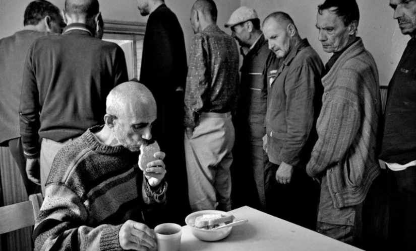 Impactante trabajo de fotógrafo ucraniano que vive en un hospital psiquiátrico