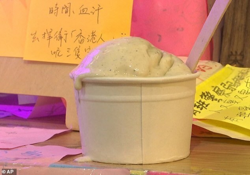In Hong Kong, began to sell ice cream with the taste of tear gas
