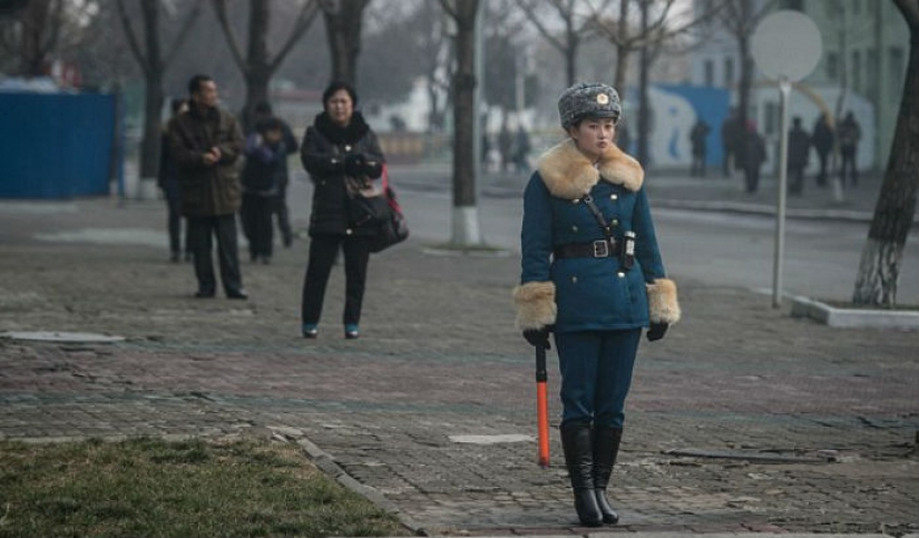 In the North Korean traffic police choose only pretty girls
