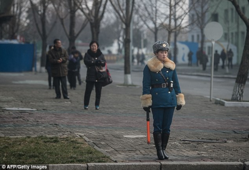 In the North Korean traffic police choose only pretty girls