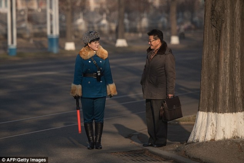 In the North Korean traffic police choose only pretty girls