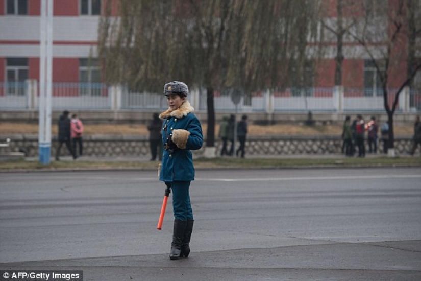 In the North Korean traffic police choose only pretty girls