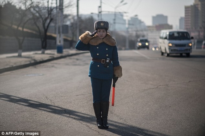 In the North Korean traffic police choose only pretty girls