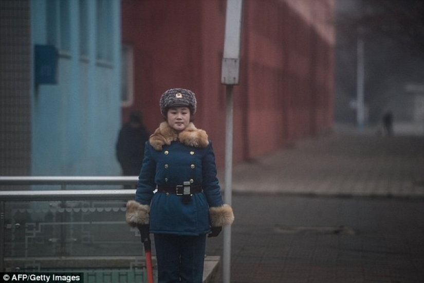 In the North Korean traffic police choose only pretty girls