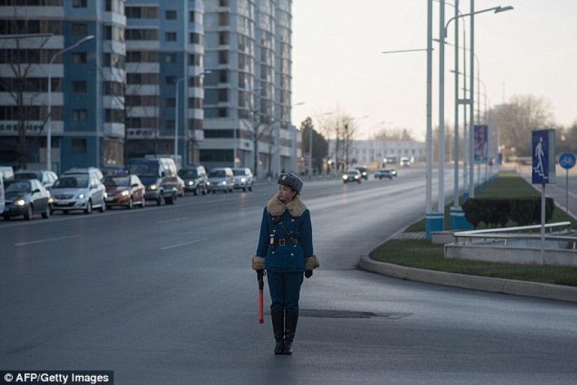 In the North Korean traffic police choose only pretty girls