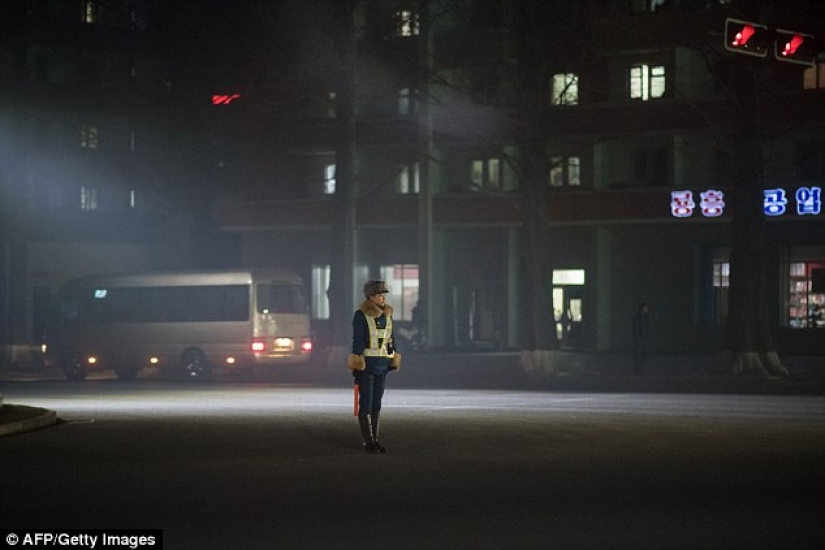 In the North Korean traffic police choose only pretty girls