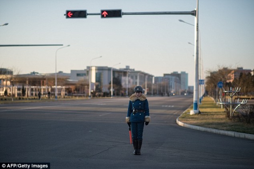 In the North Korean traffic police choose only pretty girls