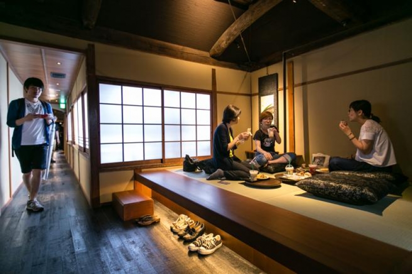 In the three hundred year old Japanese house was opened the most picturesque Starbucks in the world