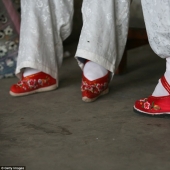 In the village of "bound feet" the last living Chinese women suffering from the ancient brutal tradition
