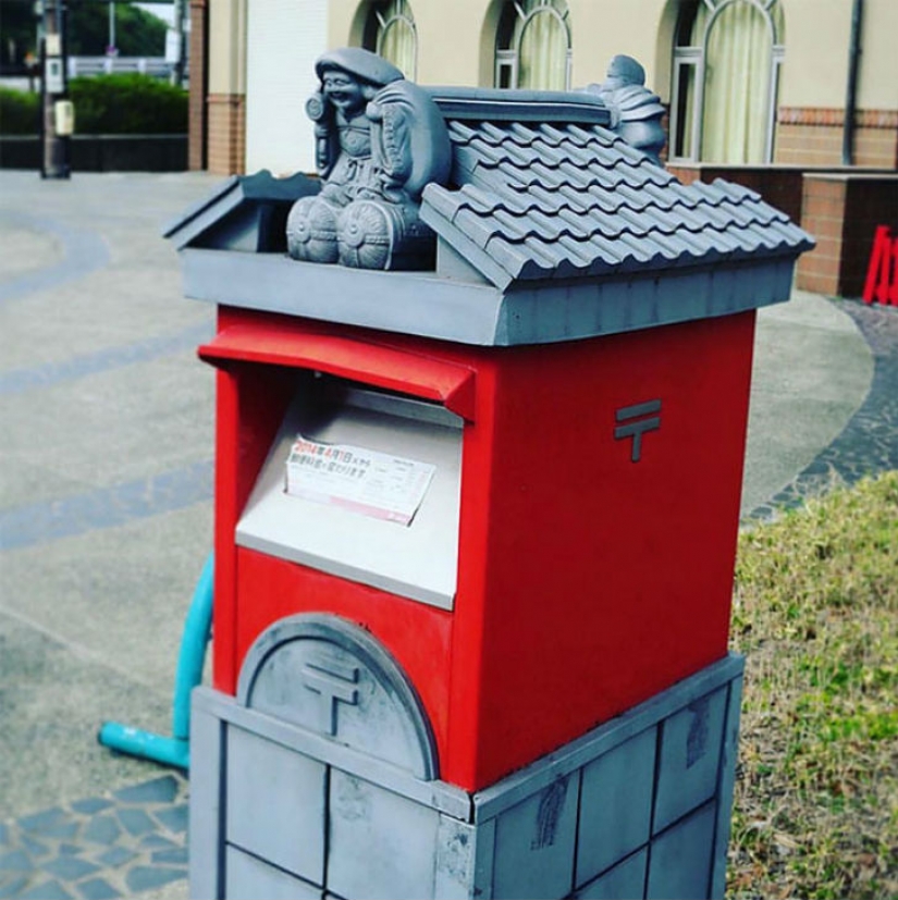 Incluso los buzones de correo en Japón, así, muy extraño