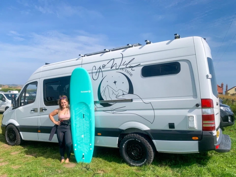Incredible transformation: the couple from Britain turned the van into a cozy home on wheels