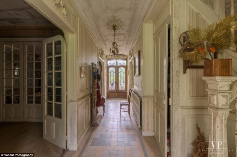 Inside the mysterious French mansion, which is 20 years worth of abandoned