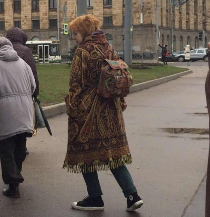 Intelligent crazy, or Strange fashion of St. Petersburg streets