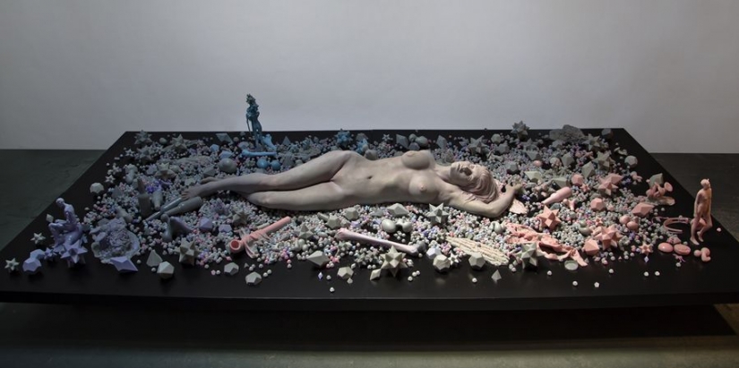 Issues of identity: provocative sculptures of naked women