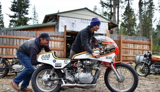 La American recogido una motocicleta que se ejecuta en vodka y batir el récord de velocidad