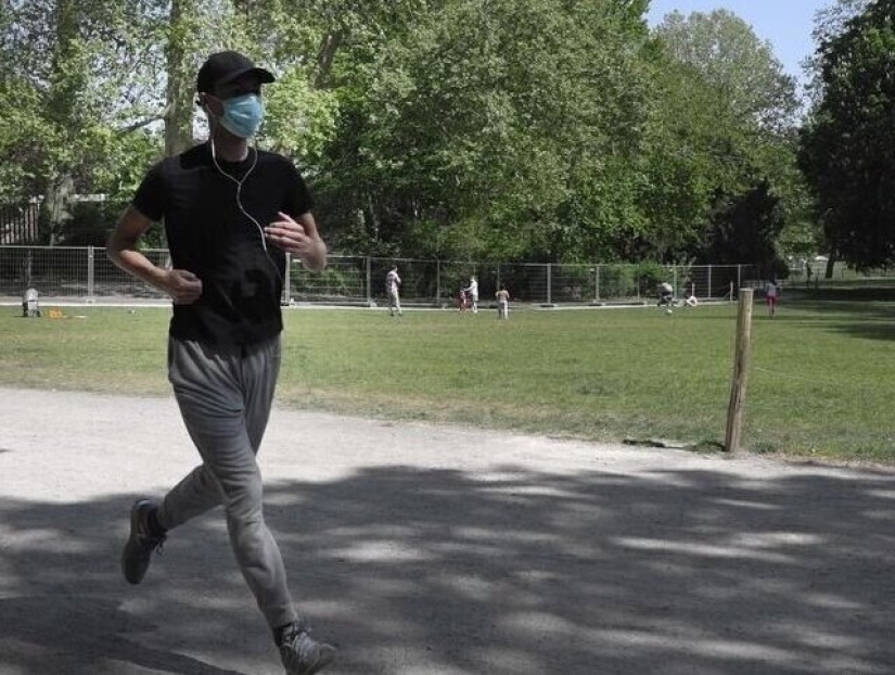 La atención de los corredores! ¿Por qué no usar una máscara mientras corres