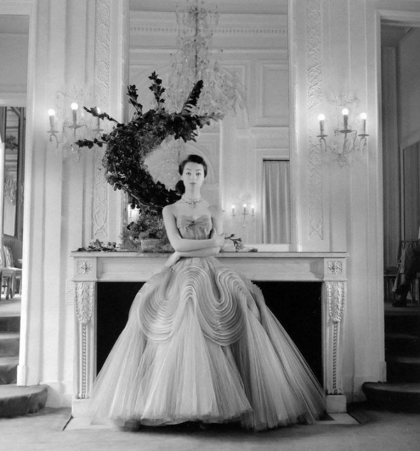 La elegancia clásica de Dior: diseños sofisticados en 1940-1960-erótico en las calles de París