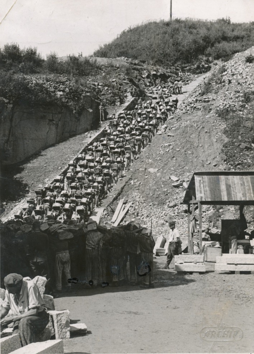 "La escalera de los muertos" en el campo de concentración Austriaco de Mauthausen