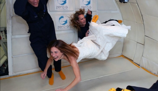 La eterna novia: el hombre de 12 años fotografiando mujer en vestido de novia de todo el mundo