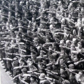 La historia Ago Landmesser — la persona en la foto, no levantó la mano en un saludo Nazi