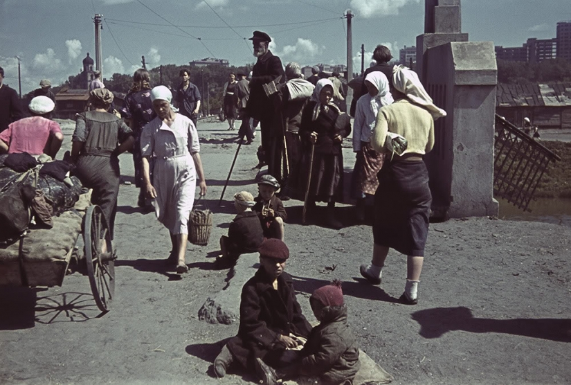 La Kharkov durante la ocupación alemana en color