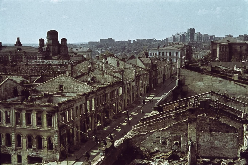 La Kharkov durante la ocupación alemana en color