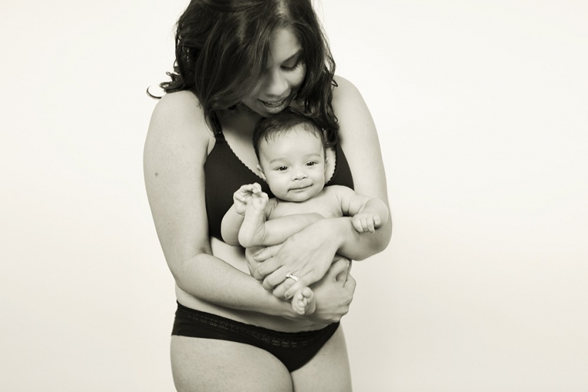 La maternidad más estrías y cicatrices: el photocycle de cómo las mujeres se enamoran de su cuerpo después del parto