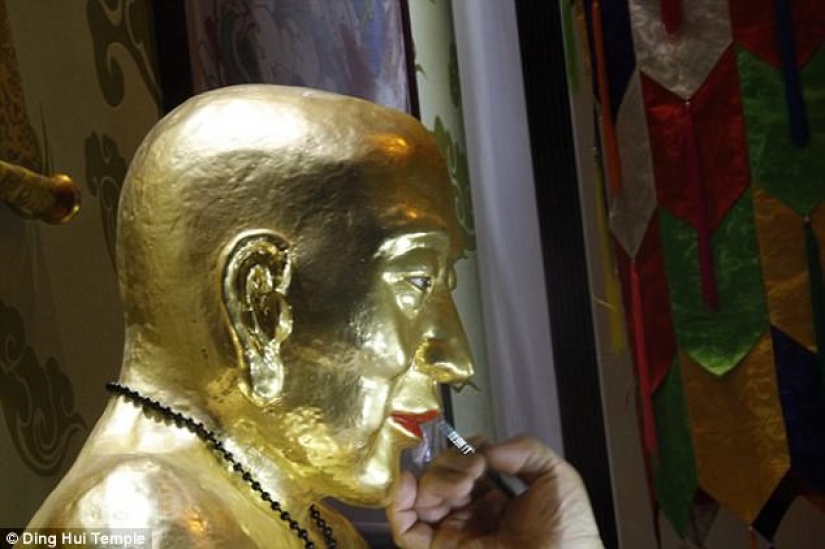 La milenaria momia de un monje Budista, el cerebro y el esqueleto se conserva en perfectas condiciones