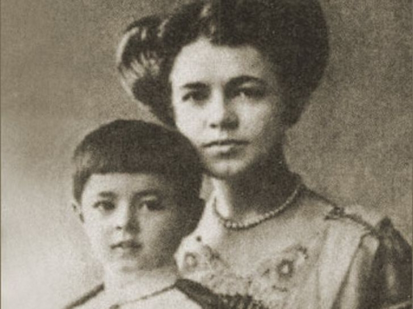 La princesa de Tailandia Katia Desnica: chica rusa para los cuales el Príncipe Chakrabon renunciado a la poligamia