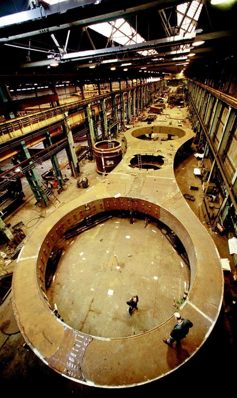 La rueda de Falkirk — una única rotación de la estructura, lo que plantea la totalidad de los buques