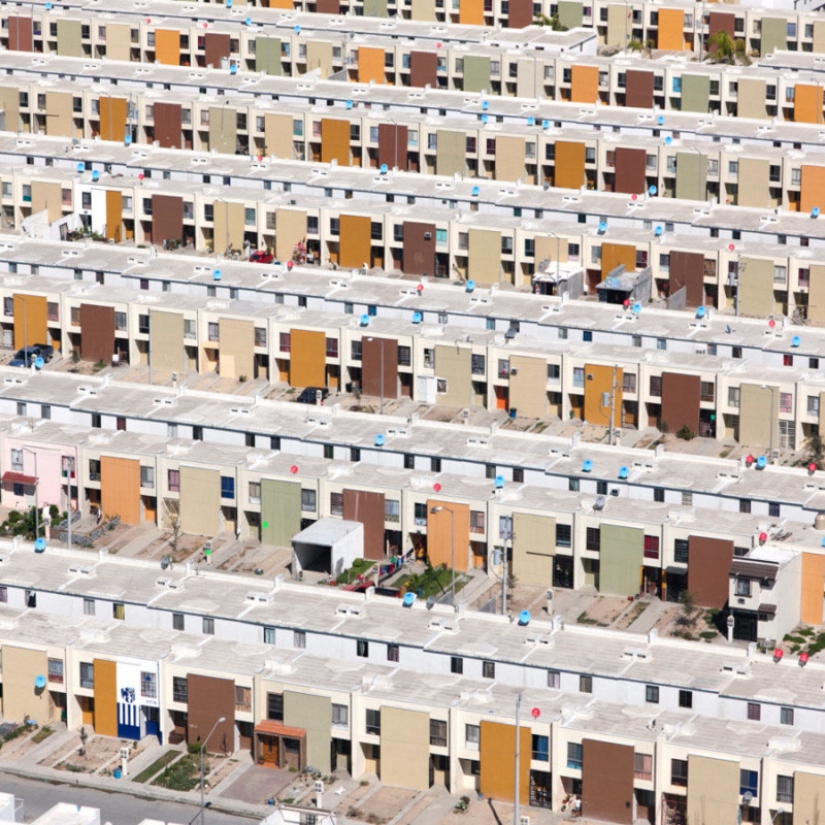 LEGO realidad: un proyecto fotográfico sobre la estética de las casas en las que viven y sufren los Mexicanos