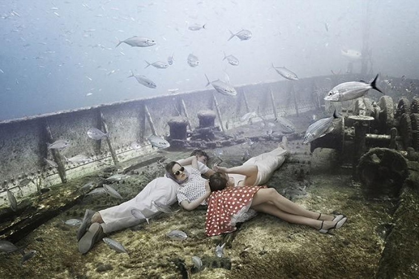 Life on the sunken ship underwater photographer and diver Andreas Franke