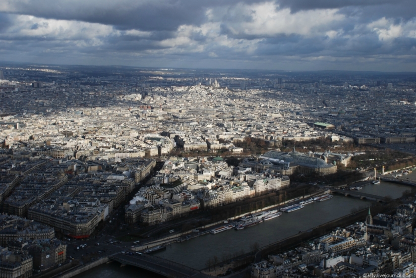 Looks like Paris from the Eiffel tower