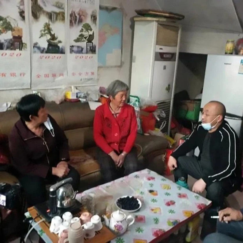 Los Chinos hombre que secuestró bebé reunirse con su familia después de 33 años