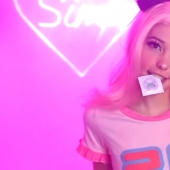 Los ciudadanos de la red divertida peculiar Belle Delfín, el cual se vende condones