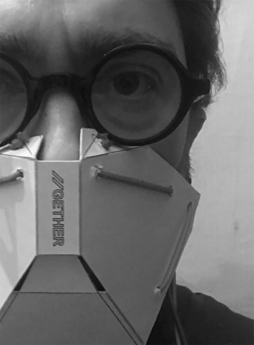 Los diseñadores rusos han creado un protector de cartón máscara con filtro reemplazable