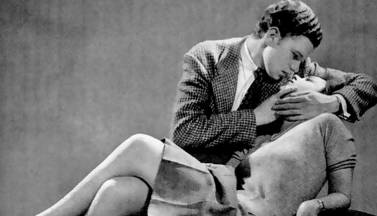 Los editores de la revista LIFE 1940-s enseña cómo besar