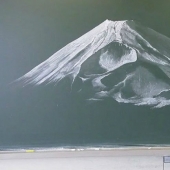 Los estudiantes japoneses crear una increíble belleza de los dibujos en los consejos escolares