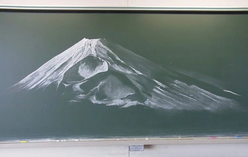 Los estudiantes japoneses crear una increíble belleza de los dibujos en los consejos escolares