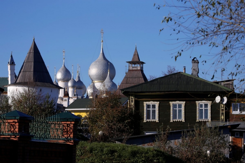 Los monumentos de la arquitectura rusa: la interrupción, platos de satélite y Ventanas de plástico