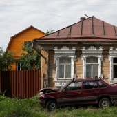 Monuments of Russian architecture: disruption, satellite dishes and plastic Windows