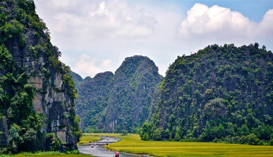 Mountains and rice fields of Tam COC