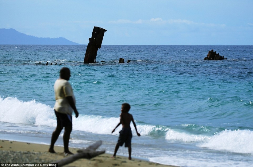 Máquinas de combate de la segunda guerra mundial, perdido en una remota isla en el océano Pacífico