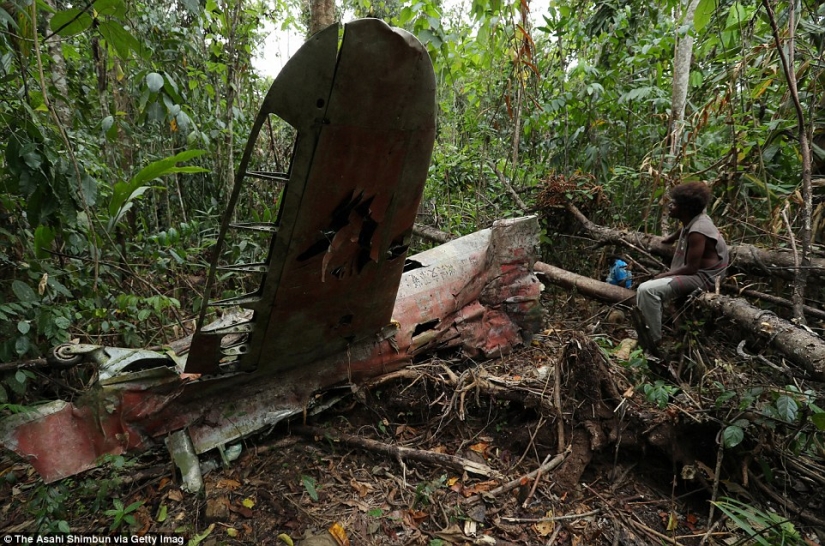 Máquinas de combate de la segunda guerra mundial, perdido en una remota isla en el océano Pacífico