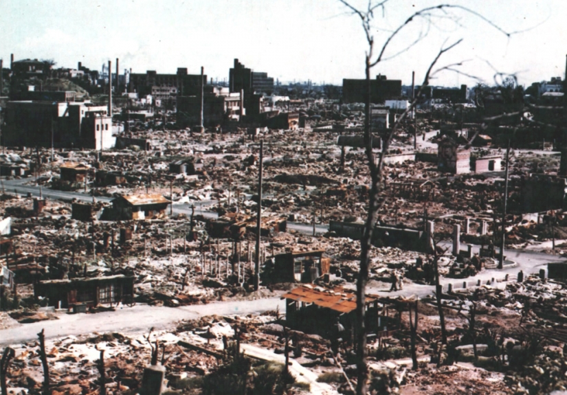 Más brillante que mil soles: 20 terrible tiros en la memoria de la explosión nuclear en Hiroshima
