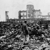 Más brillante que mil soles: 20 terrible tiros en la memoria de la explosión nuclear en Hiroshima